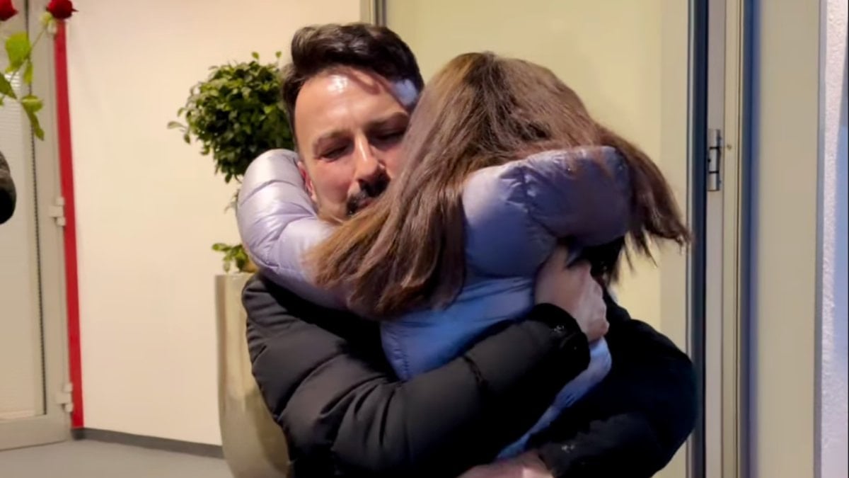 İstanbul'da 10 günlük konser maratonunu tamamlayıp Almanya'ya dönene Tarkan, kızı