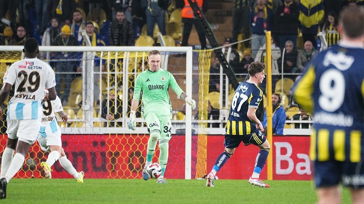 Ara transfer döneminde Fenerbahçe'ye dönen milli kaleci Mert Günok, 3