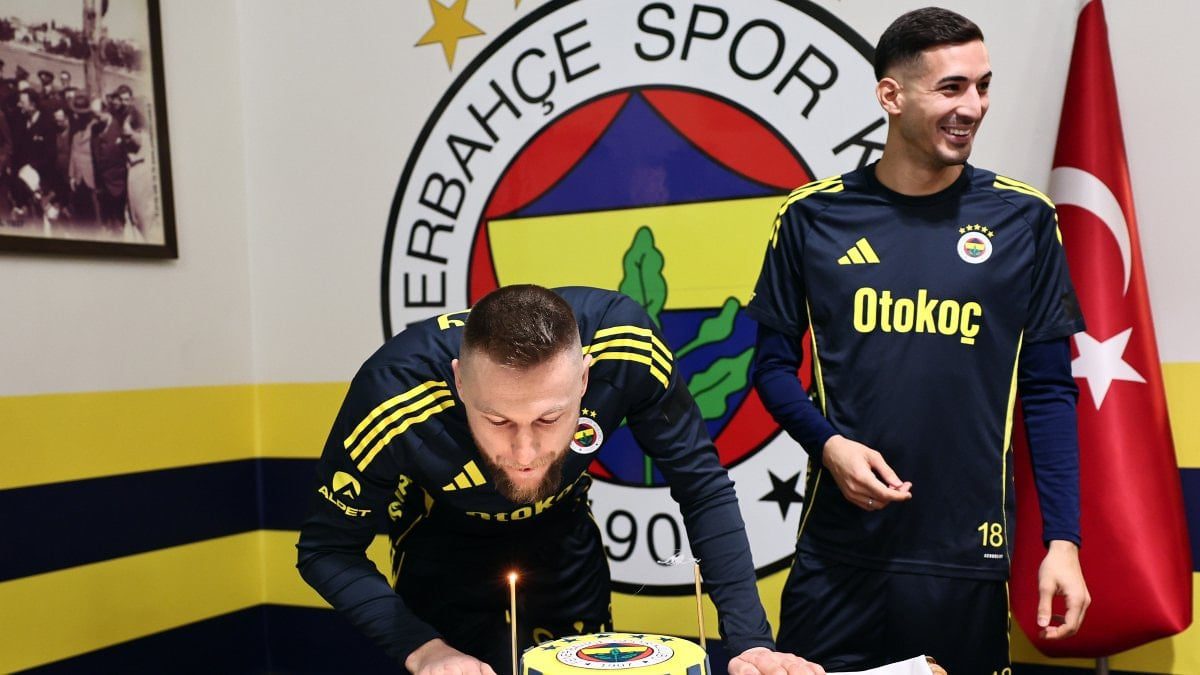 Fenerbahçe'de Milan Skriniar'ın doğum günü kutlandı. Skriniar, doğum günü kutlamasında