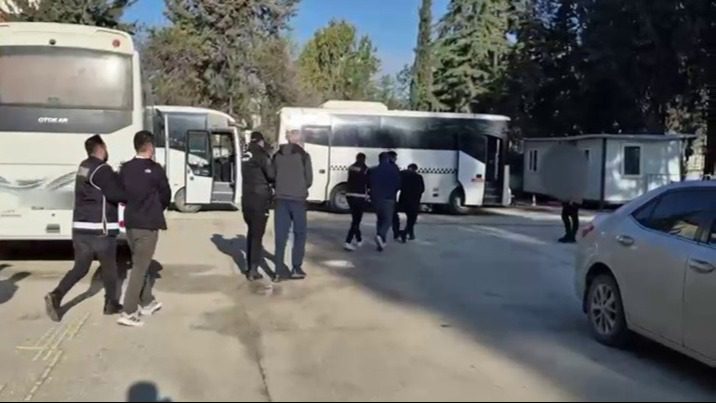 Gümrük geçişinde rüşvet alan Hatay merkezli çeteye 8 ilde operasyon