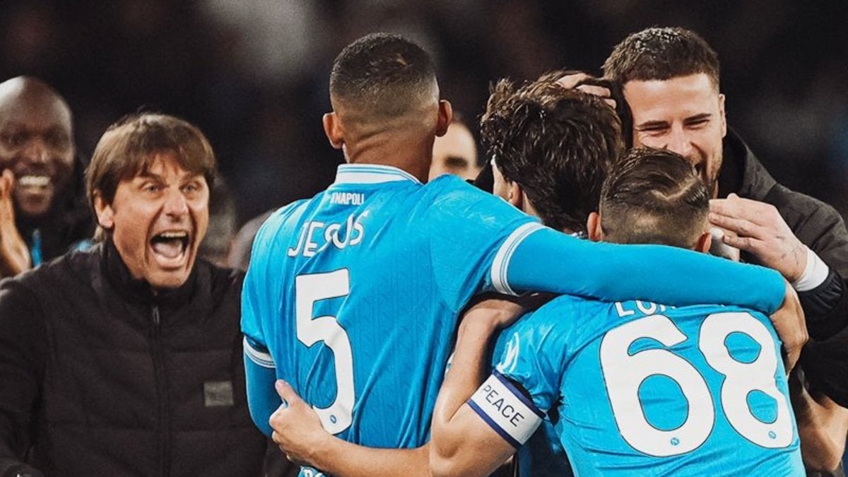 Napoli, Serie A'nın 23. haftasında evinde Fiorentina'yı 2-1'lik skorla mağlup