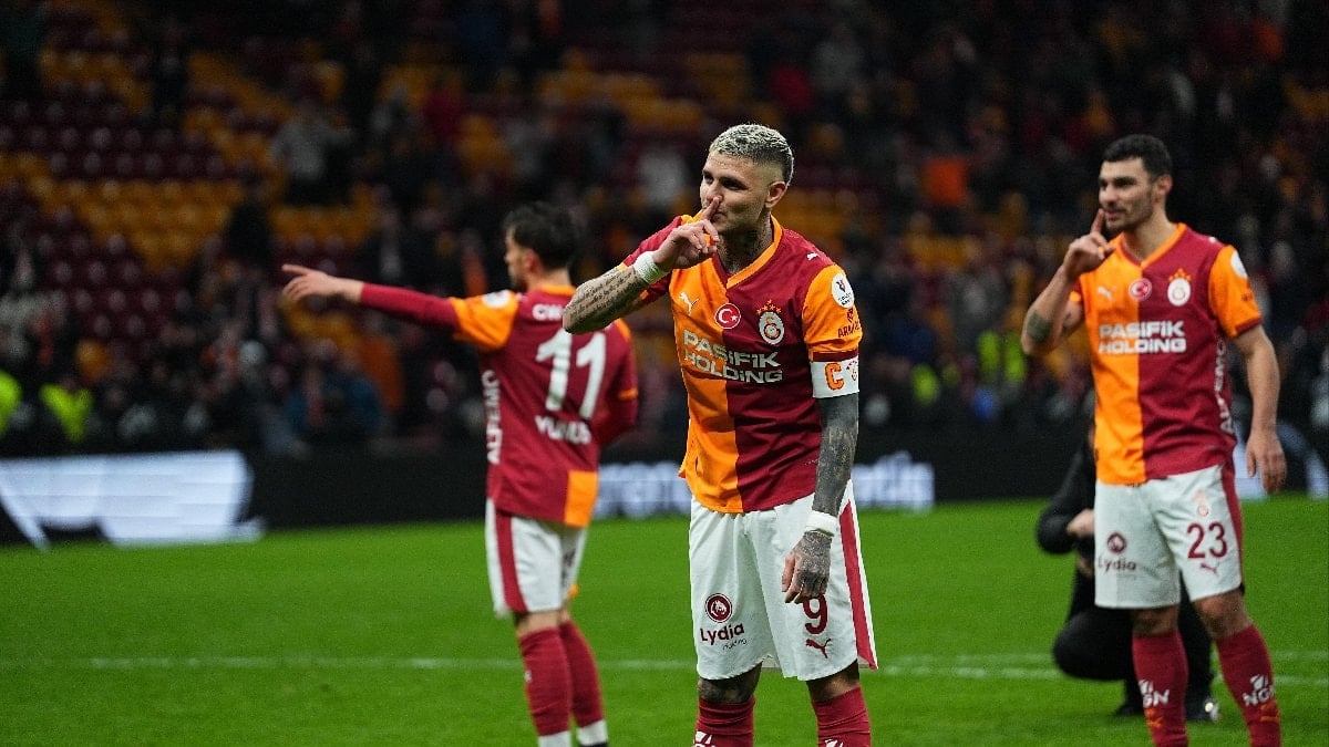 Galatasaray'da Kayserispor maçının ardından yeni transfer Noa Lang, Kaptan Mauro