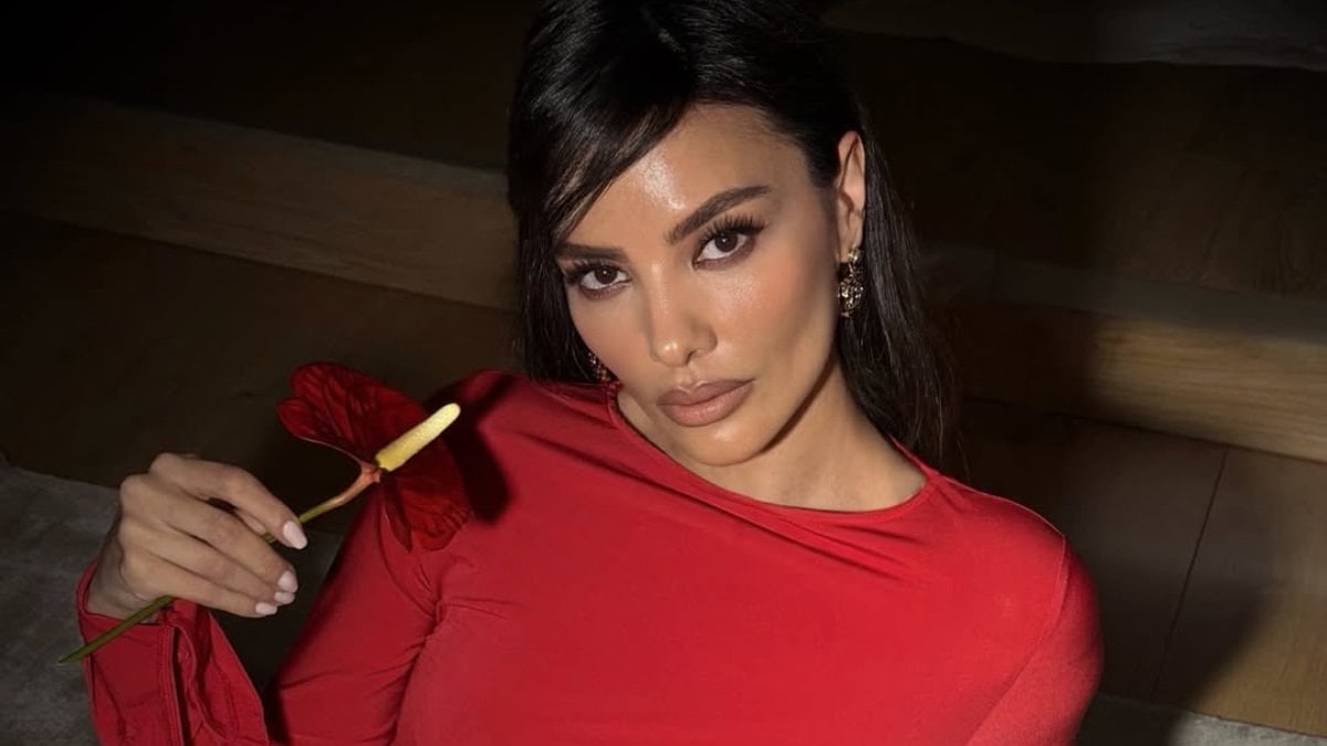 Hazal Filiz Küçükköse  38 yaşına girdi. Ekranların güzel oyuncusu