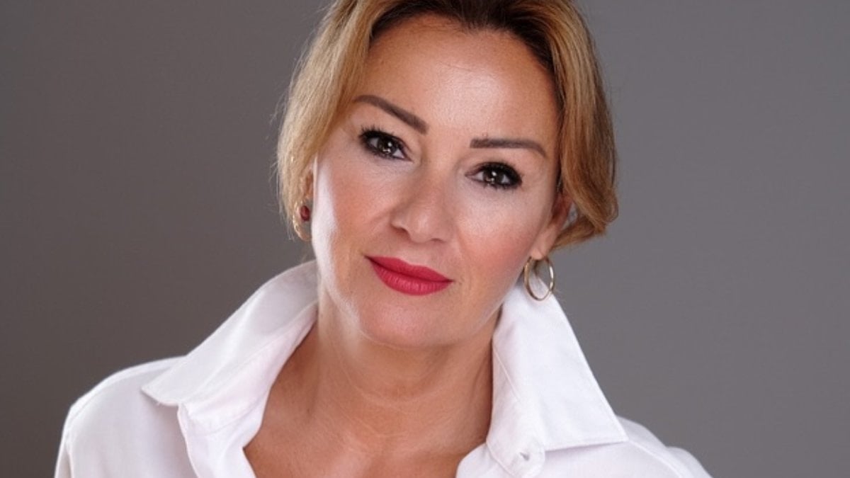 Cami avlusunda başörtüsü kullanmayanlara sitem eden Armağan Çağlayan'a Pınar Altuğ'dan