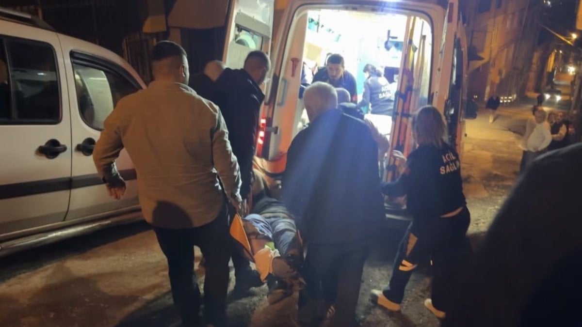 Samsun'da sokak ortasında silahlı saldırıya uğrayan genç, kaldırıldığı hastanede tedavi