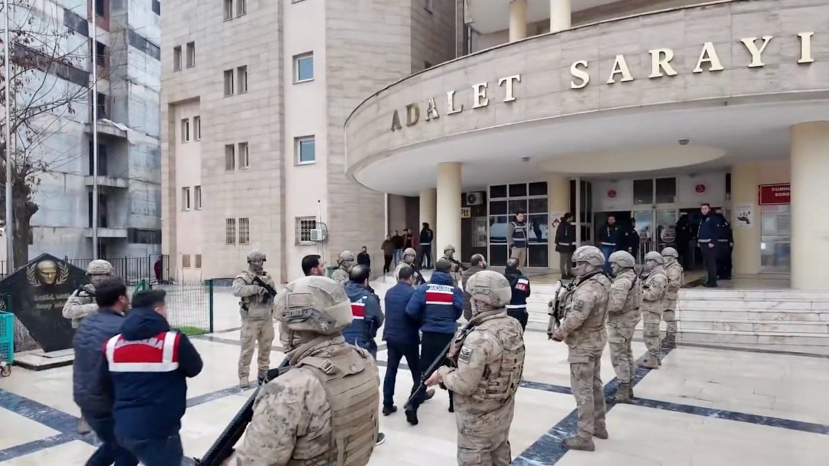 Jandarma ekiplerinin kentte tefeci organize suç örgütüne yönelik operasyonları neticesinde