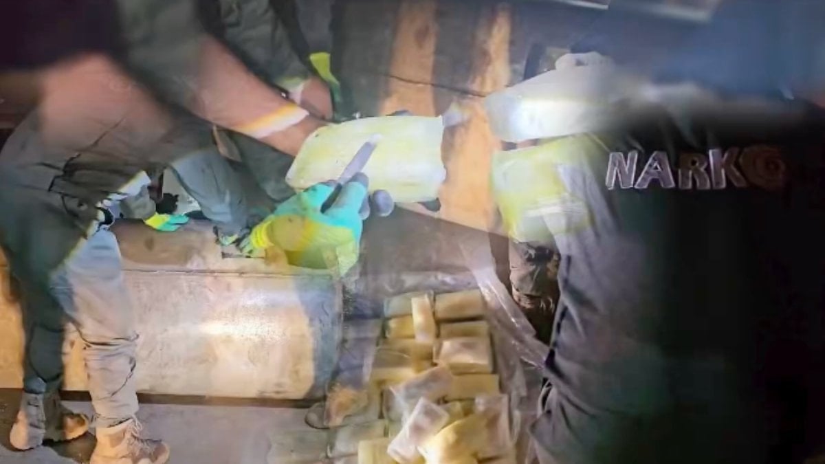 İçişleri Bakanı Ali Yerlikaya, Şırnak'ta düzenlenen uyuşturucu operasyonunda 142 kg