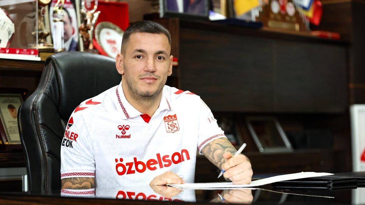 Transfer çalışmalarını sürdüren Özbelsan Sivasspor, eski golcüsü Rey Manaj ile