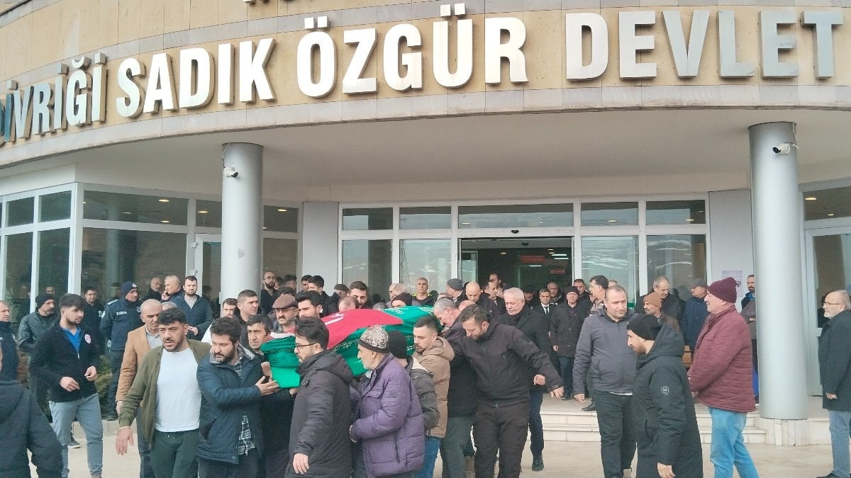 Divriği ilçesinde hastasını muayene ettiği sırada geçirdiği kalp krizi sonucu