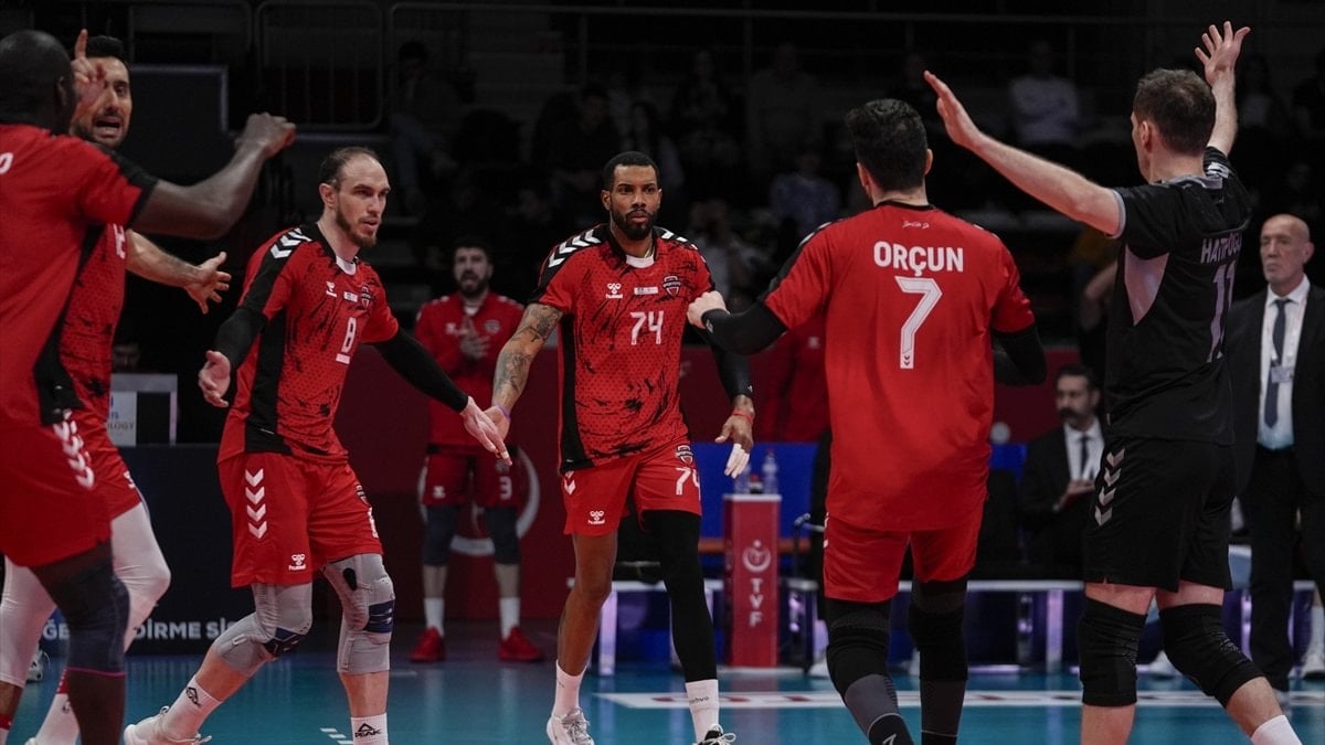 Voleybol Efeler Ligi'nin 17. haftasında Spor Toto, başkent derbisinde Ziraat