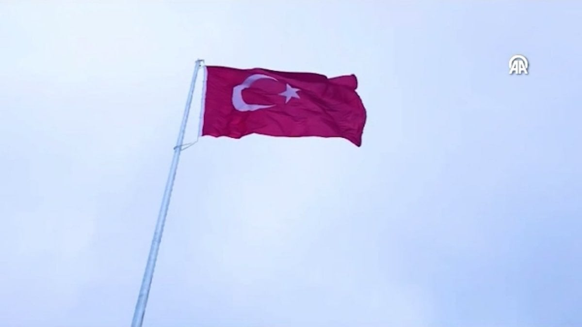 Terör örgütü YPG yandaşlarının, Suriye'deki operasyonu protesto etmek amacıyla Nusaybin-Kamışlı