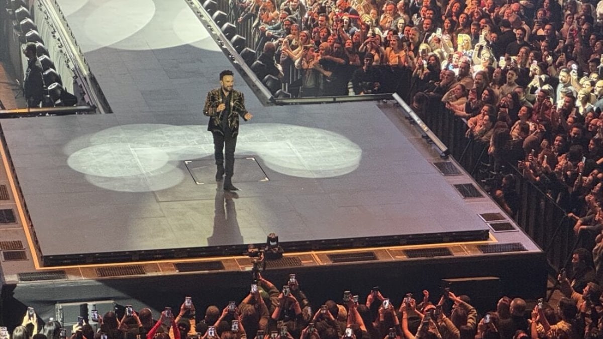 Tarkan, yedi yıl sonra İstanbul'da verdiği 10 konserle yaklaşık 70