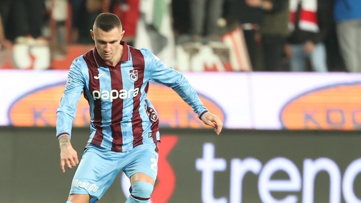 Trabzonspor, Antalyaspor maçında ağrı hissetmesi üzerine oyundan çıkan Ukraynalı oyuncu