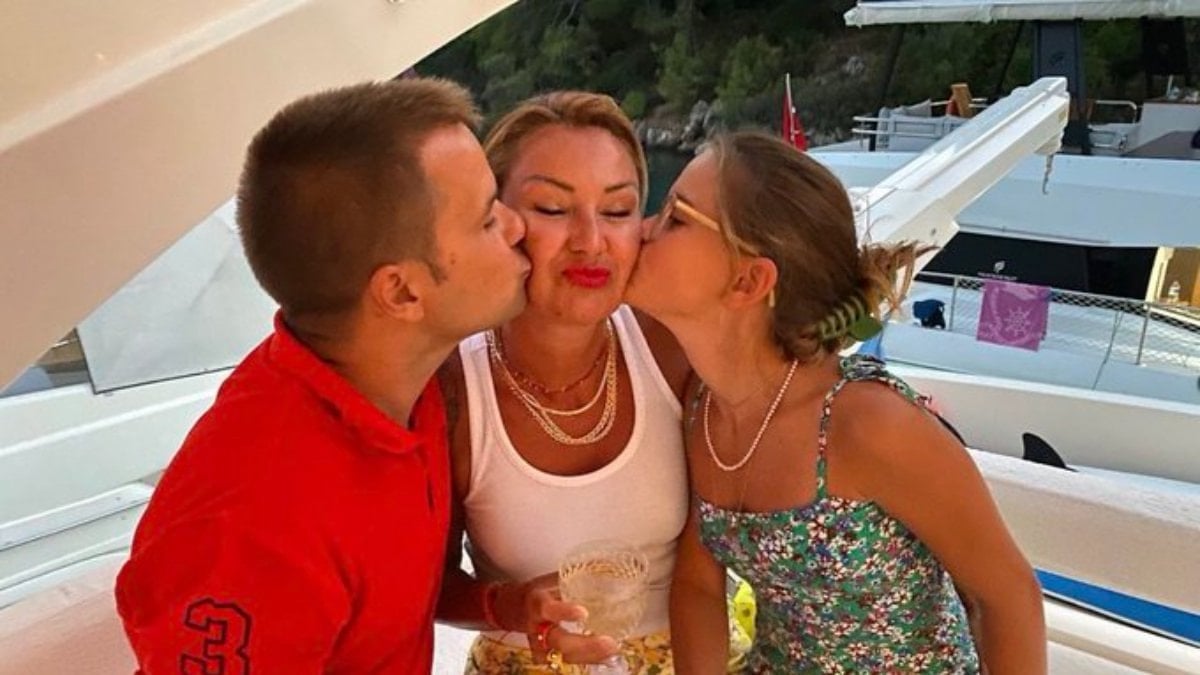 Yağmur Atacan, eşi Pınar Altuğ ile ilgili kendisine yöneltilen esprili