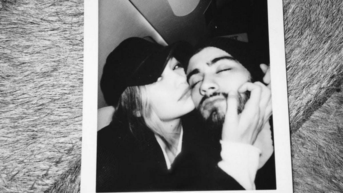 Dünyaca ünlü şarkıcı Zayn Malik, katıldığı bir podcast yayınında çocuğunun