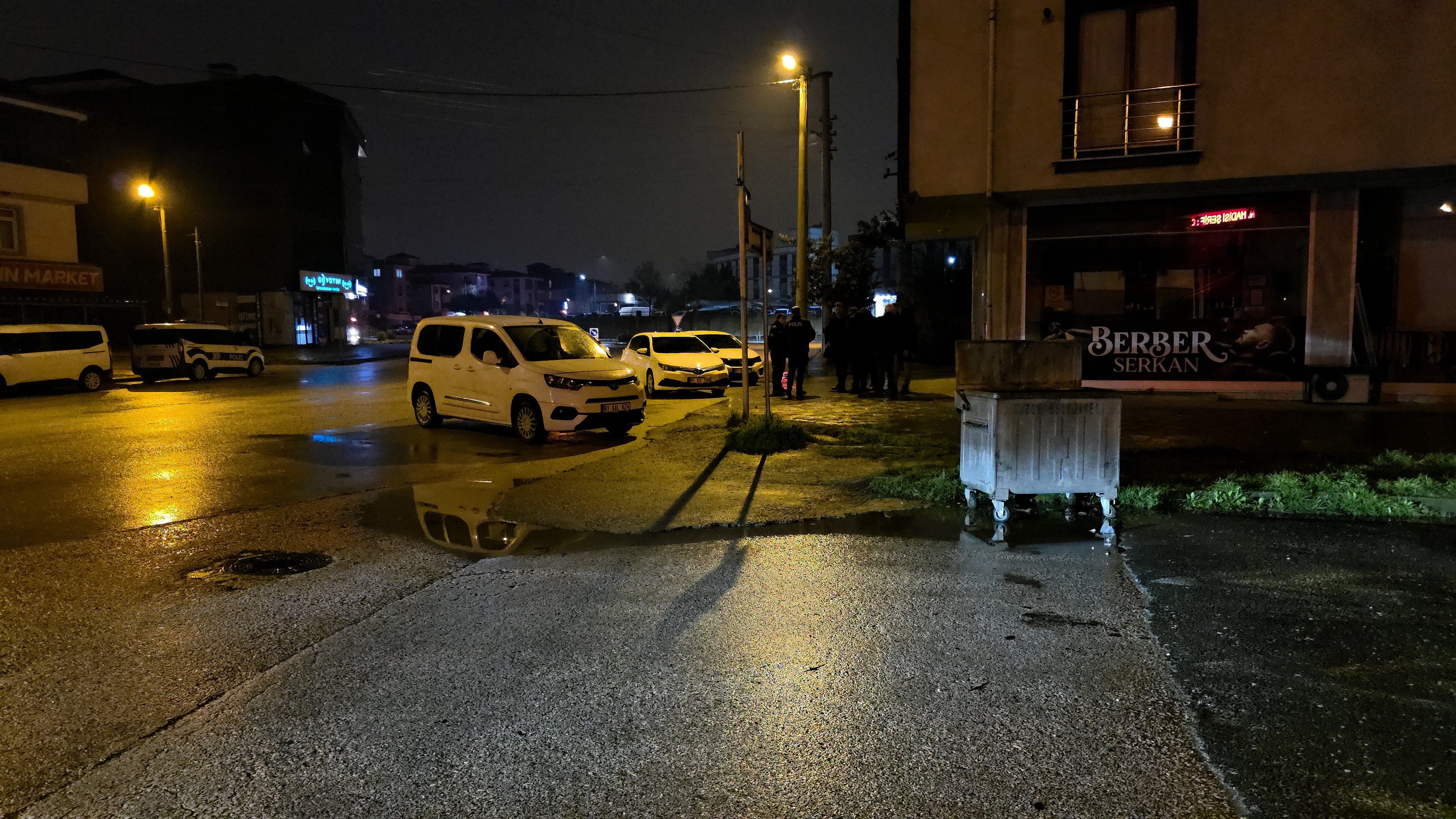 Düzce'de gece yarısı otobüs durağında hareketsiz halde bulunan 14 yaşındaki