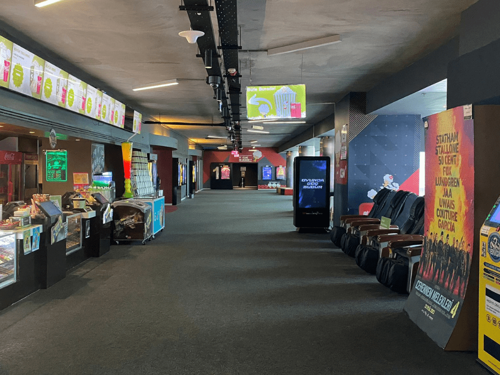 Ankara Yenimahalle’de yer alan Armada AVM, güvenlik gerekçesiyle hafta sonları