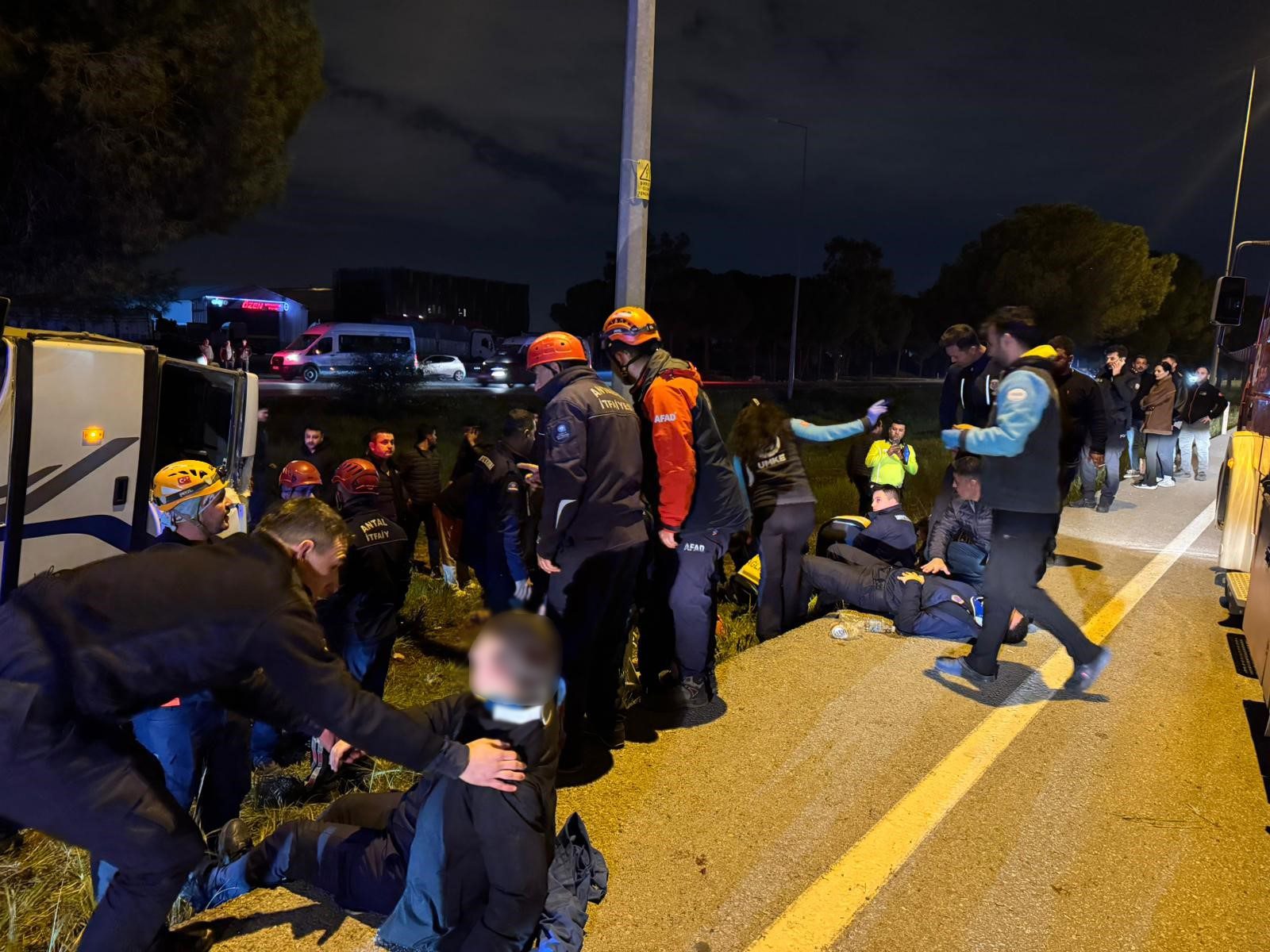 Antalya'da meydana gelen trafik kazasında Ceza İnfaz Kurumuna ait servis