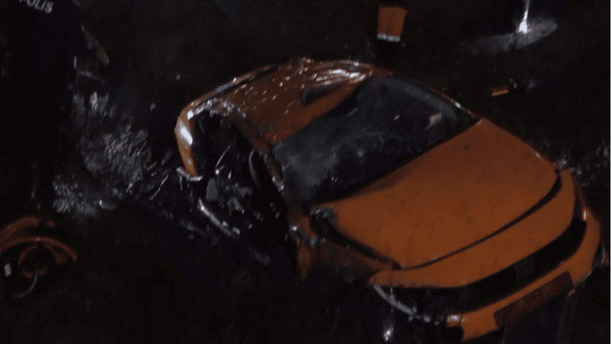 İstanbul Pendik’te Ankara istikametinde seyir halindeki bir ticari taksinin kontrolden