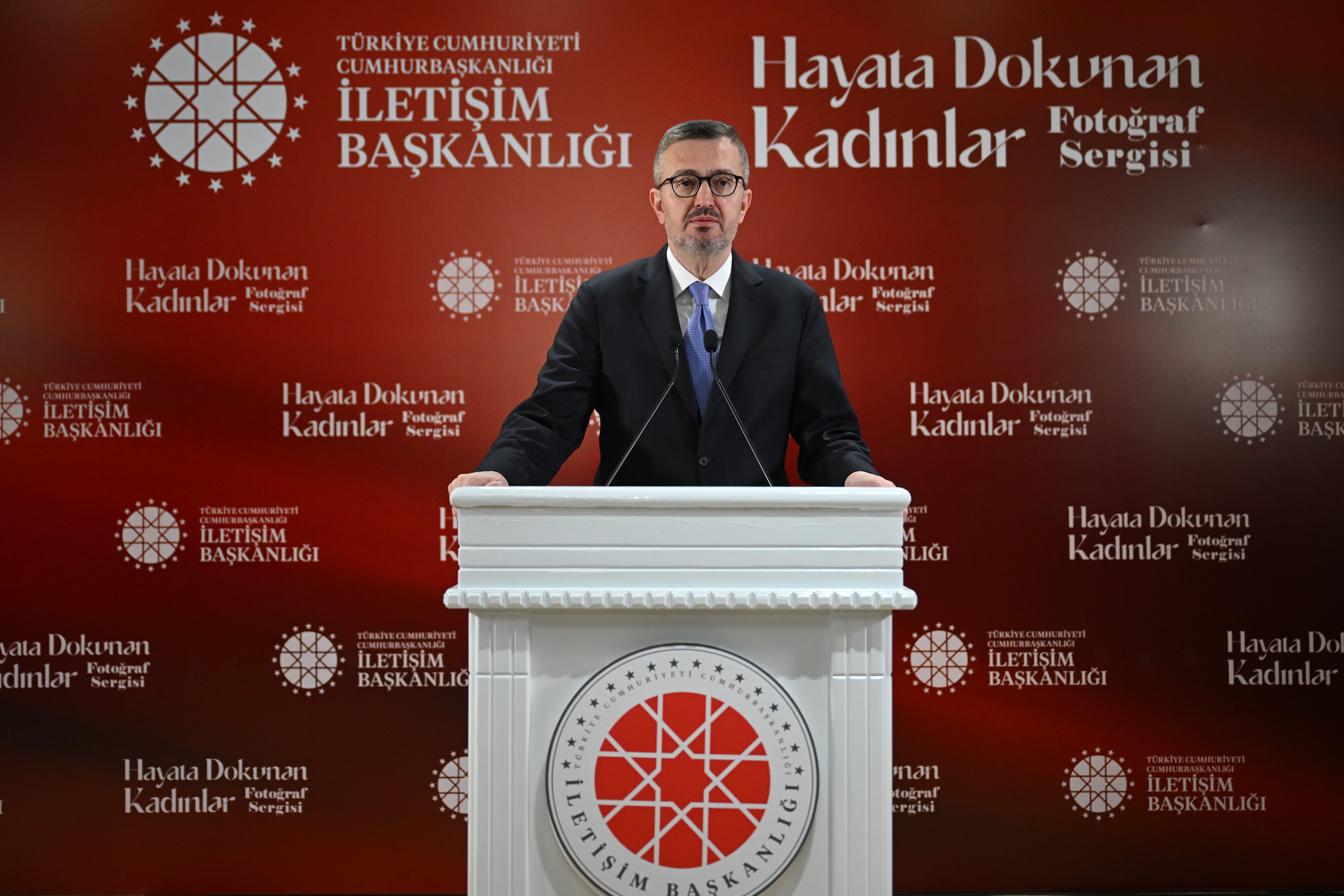 Cumhurbaşkanlığı İletişim Başkanı Burhanettin Duran, "Kadının onuru, emeği ve toplumsal