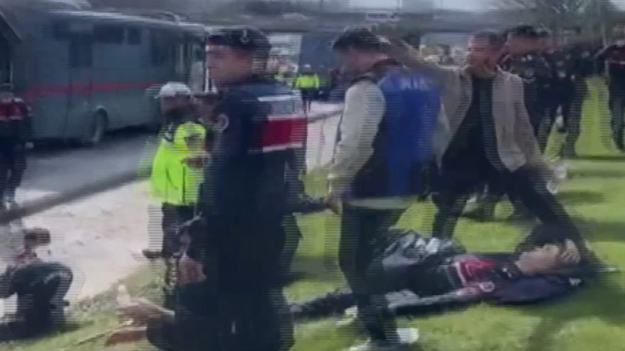 İstanbul Başakşehir'de dört cezaevi nakil aracı zincirleme kaza yaptı. Kazada