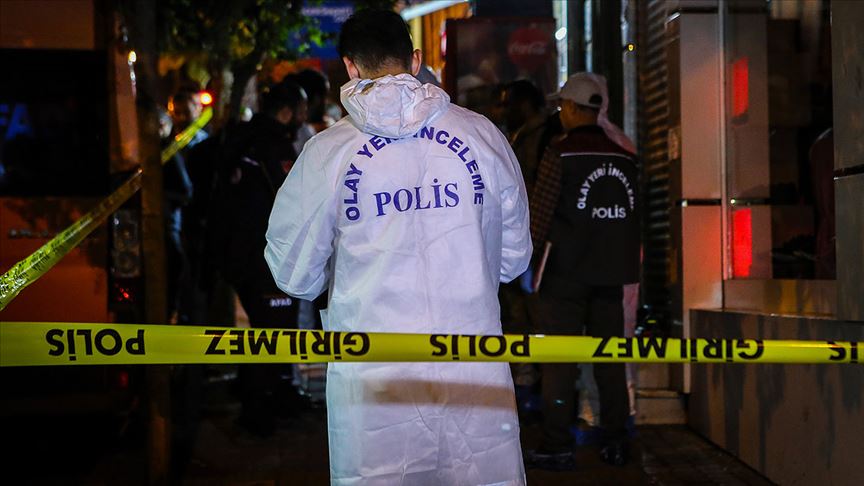 İzmir'de 34 yaşındaki Havva Ç., daha önce ayrıldığı erkeğin silahlı