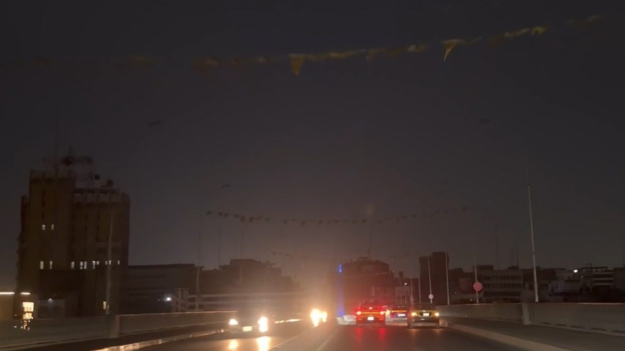 Irak’ın tüm vilayetlerinde elektrik sisteminin tamamen çökmesi sonucu elektrik kesintisi