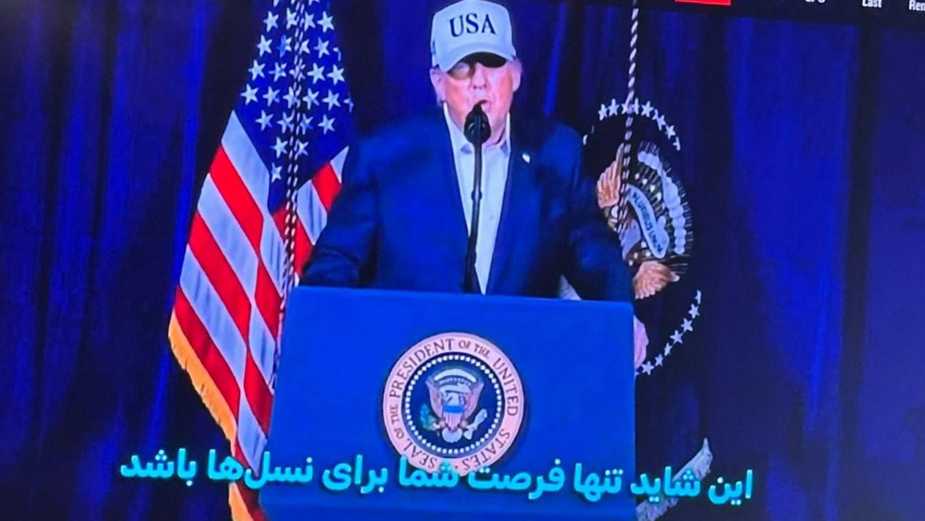 İran devlet televizyonu yayını siber saldırıyla kesildi. Ekrana, rejim karşıtı