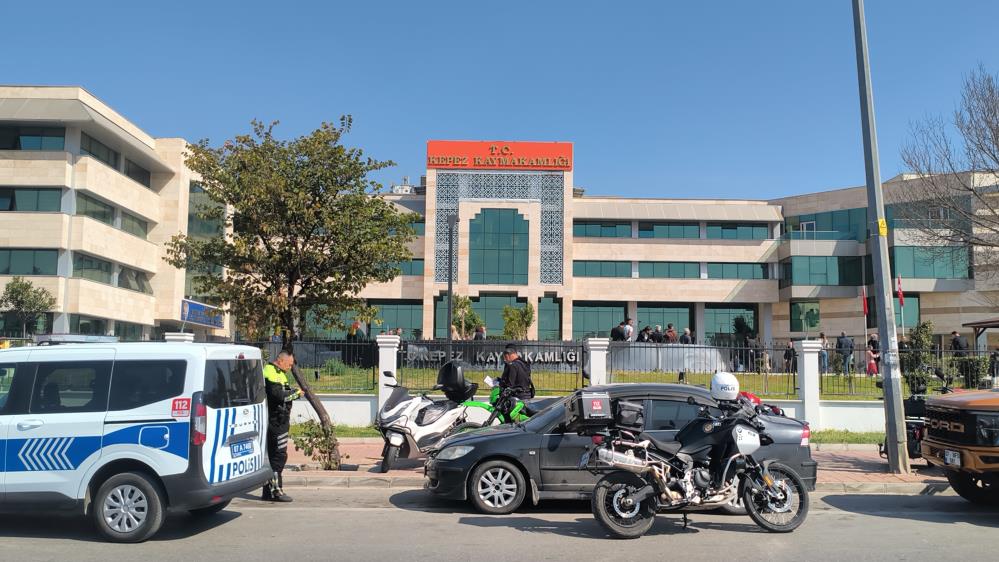 Antalya'da Kepez Kaymakamlığı'nda bulunan İlçe Milli Eğitim Müdürlüğü'ne gelen bir