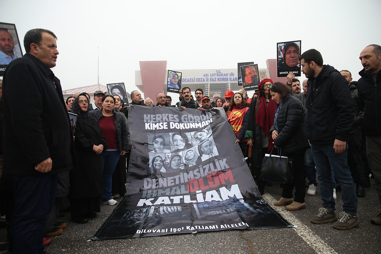 Kocaeli'de yedi kişinin öldüğü fabrika yangını davası başladı. Dava öncesinde