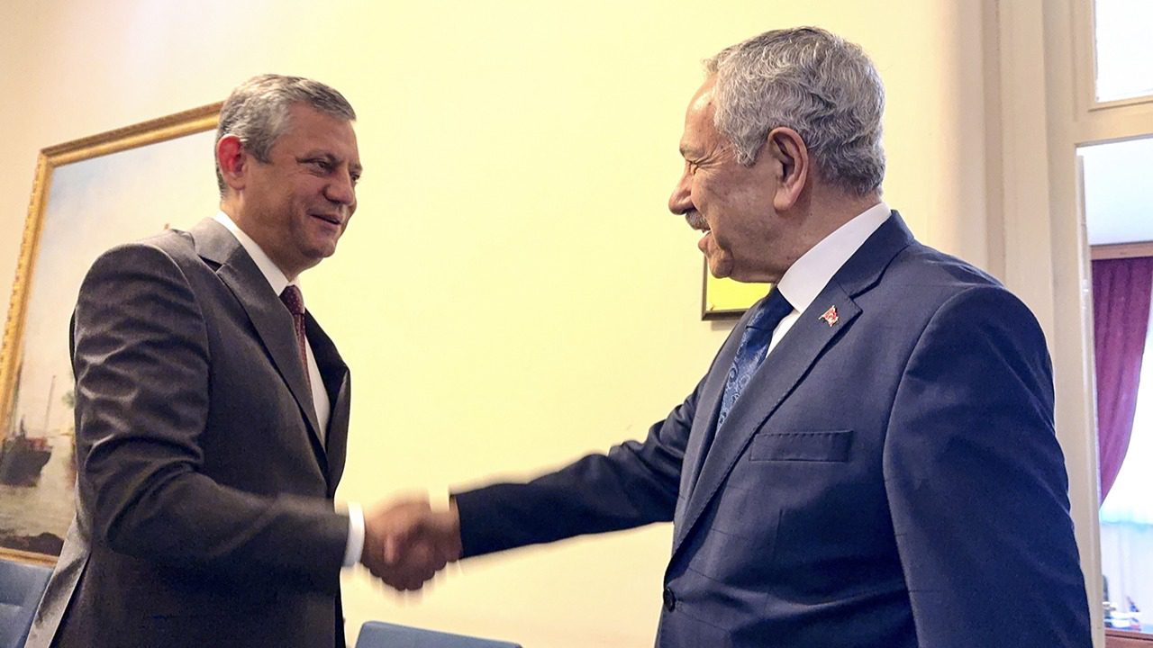 CHP Genel Başkanı Özgür Özel, eski Meclis Başkanı Bülent Arınç'ı