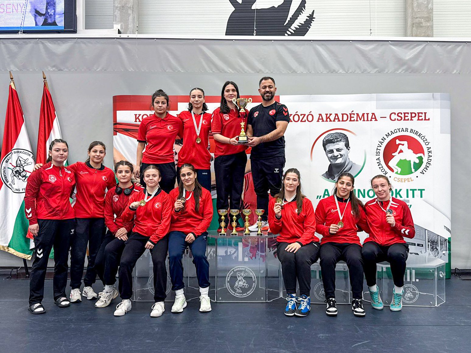 20 Yaş Altı Kadın Güreş Milli Takımı, Macaristan'daki turnuvada 4
