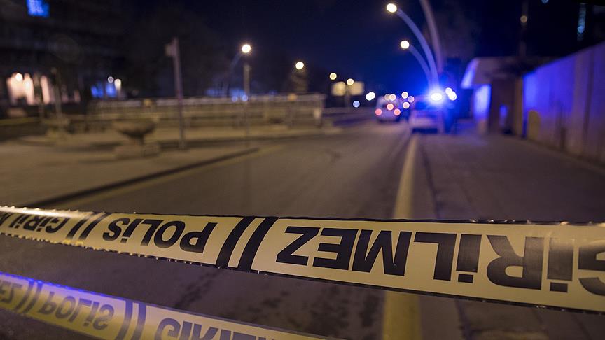 Diyarbakır'da sivil polis aracının geçişi sırasında el yapımı bomba patladı.