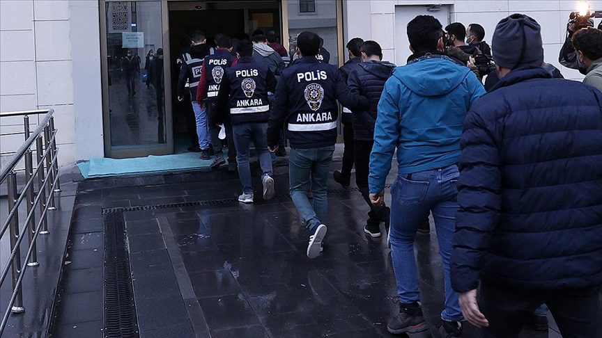 Ankara'da sosyal medyada tanıştıkları kişilerin para ve değerli eşyalarını çalan
