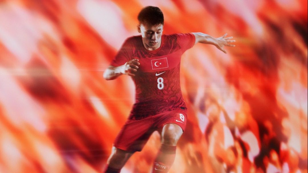 A Milli Takım'ın yeni formaları görücüye çıktı. Formaların fiyatları da