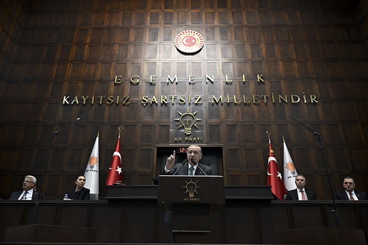 AK Parti'ye bugün ikisi CHP'li olmak üzere toplam 4 yeni