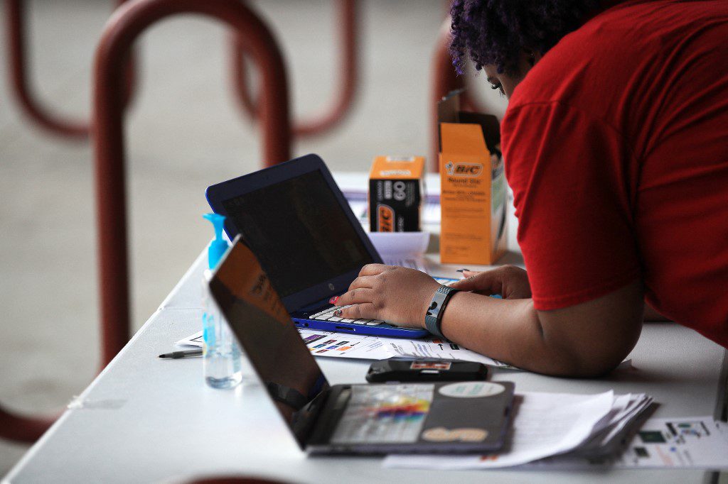 Los Angeles'ta sınıf içi ekran kullanımına sınırlama getiriliyor. Elektronik aletler