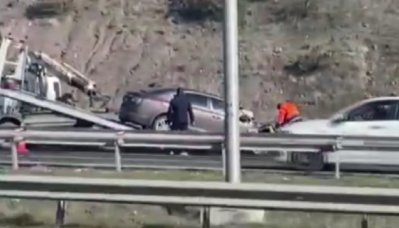 Ankara Kuzey Çevre Yolu'nda iki aracın çarpışması sonucu 5 kişi