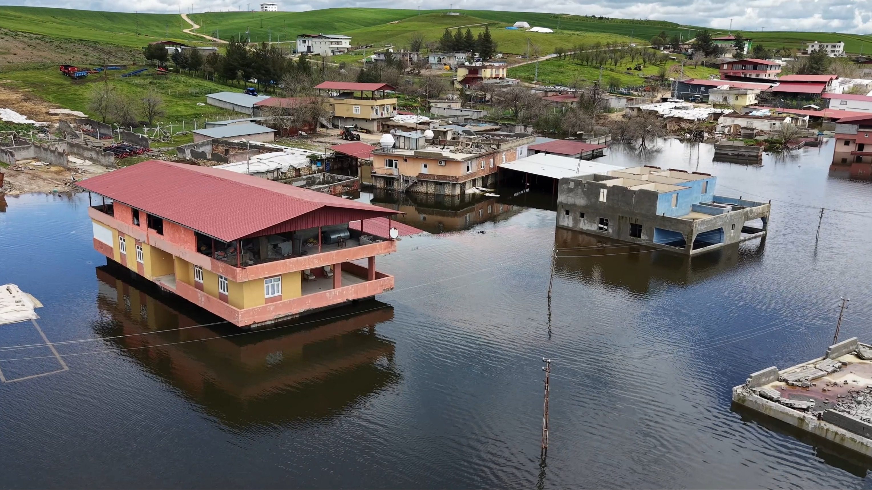 Diyarbakır'ın Kocaköy ilçesinde etkili olan yağışlar sonrası su seviyesi yükselen