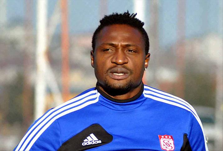 Eski futbolcu Michael Enaramo, kalp krizi sonrasında yaşamını yitirdi.