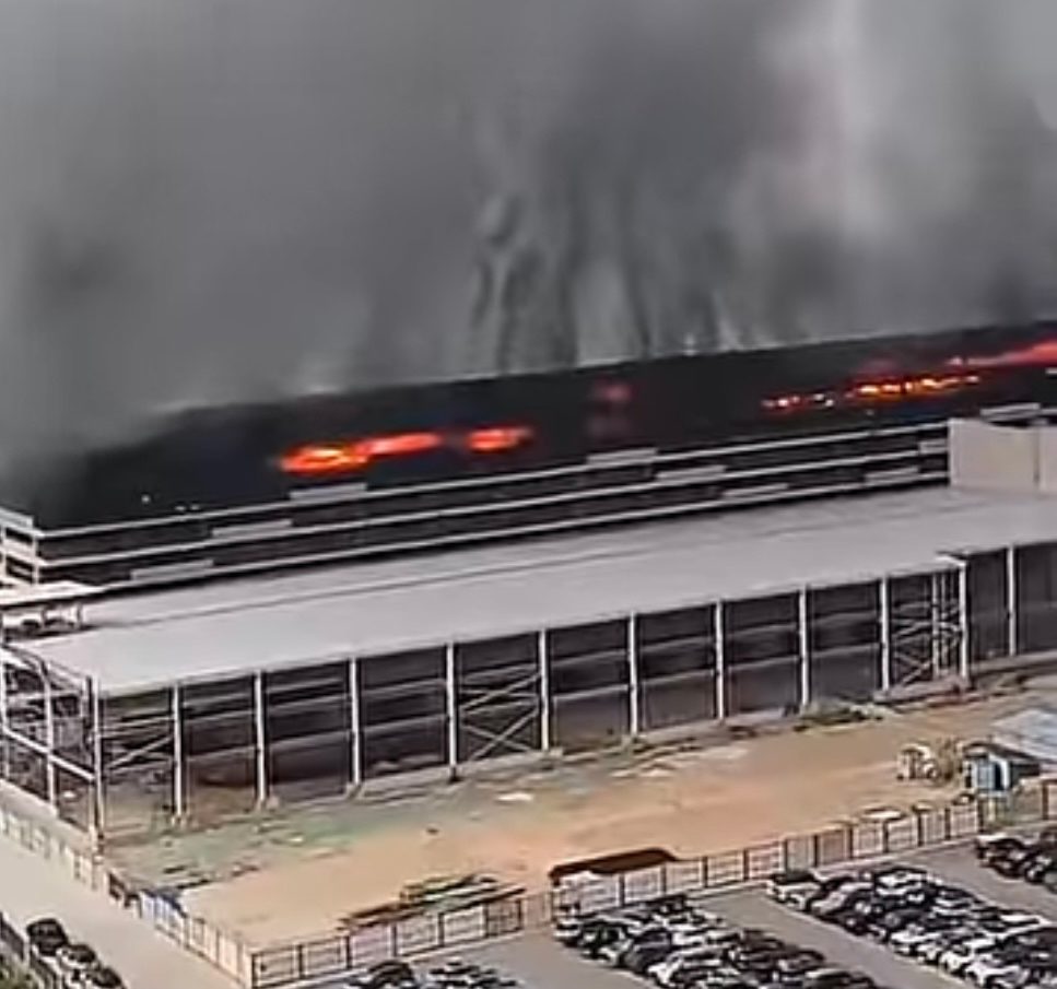 Bir süredir Türkiye'ye fabrika kuracağını açıklayan BYD'nin Çin'deki tesislerinde yangın