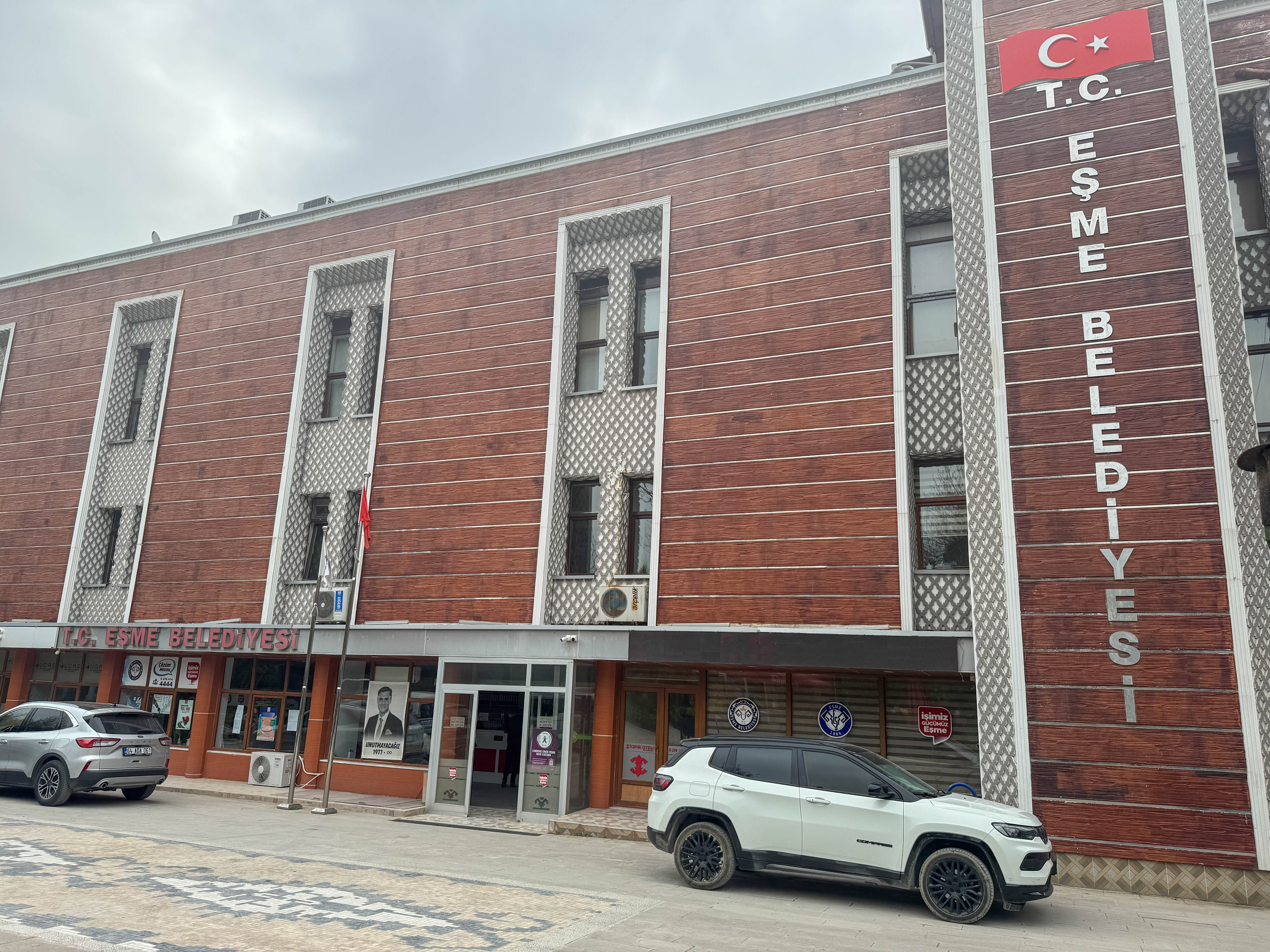 Uşak'ta, Eşme Belediyesi'ne yönelik "irtikap" soruşturması kapsamında gözaltına alınan Belediye