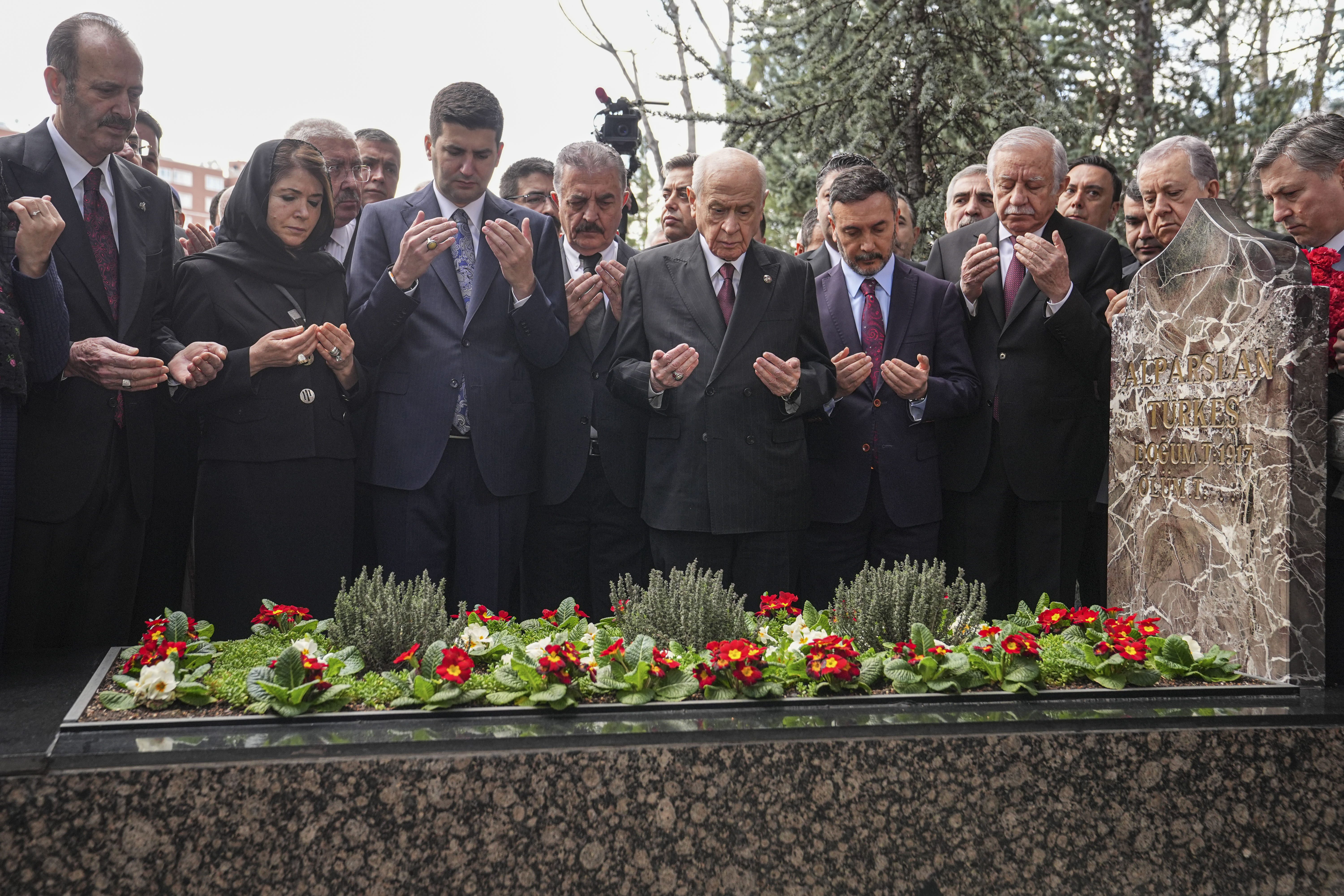 MHP Genel Başkanı Devlet Bahçeli, ölümünün 29'uncu yıl dönümünde Ülkücü