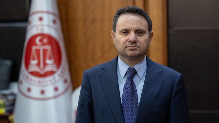 Adalet Bakanı Akın Gürlek, takipsizlik verilen dava dosyalarının yeniden inceleneceğini