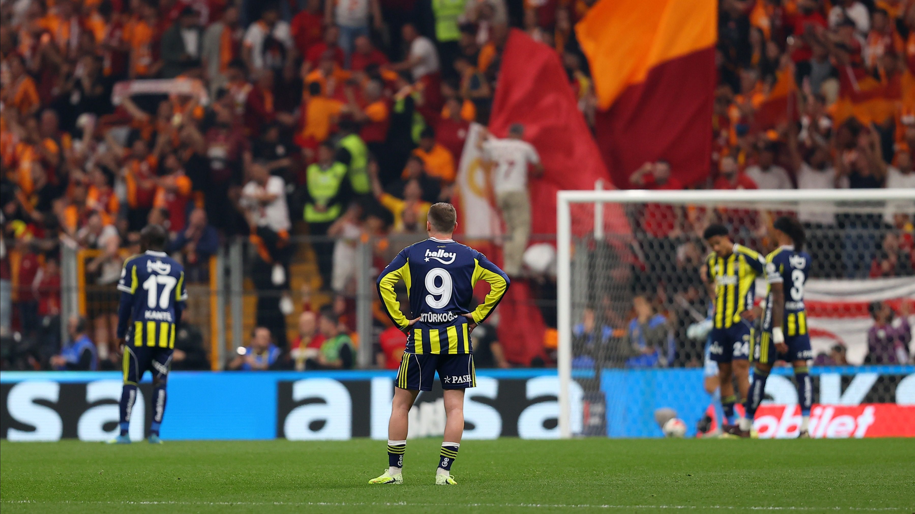 Süper Lig’in 31. haftasında deplasmanda Galatasaray’a 3-0 mağlup olan Fenerbahçe,