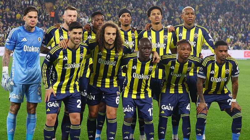 Süper Lig'de Beşiktaş'ı konuk eden Fenerbahçe, karşılaşmanın ilk yarısında sakatlık