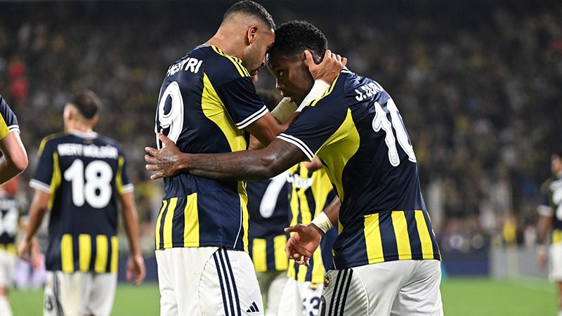 Fenerbahçe'den devre arasında ayrılan Jhon Duran, transfer olduğu Zenit'te de
