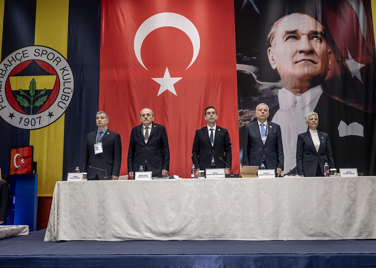 Fenerbahçe Kulübü’nün borcu 27 milyar 293 milyon lira olarak açıklandı.