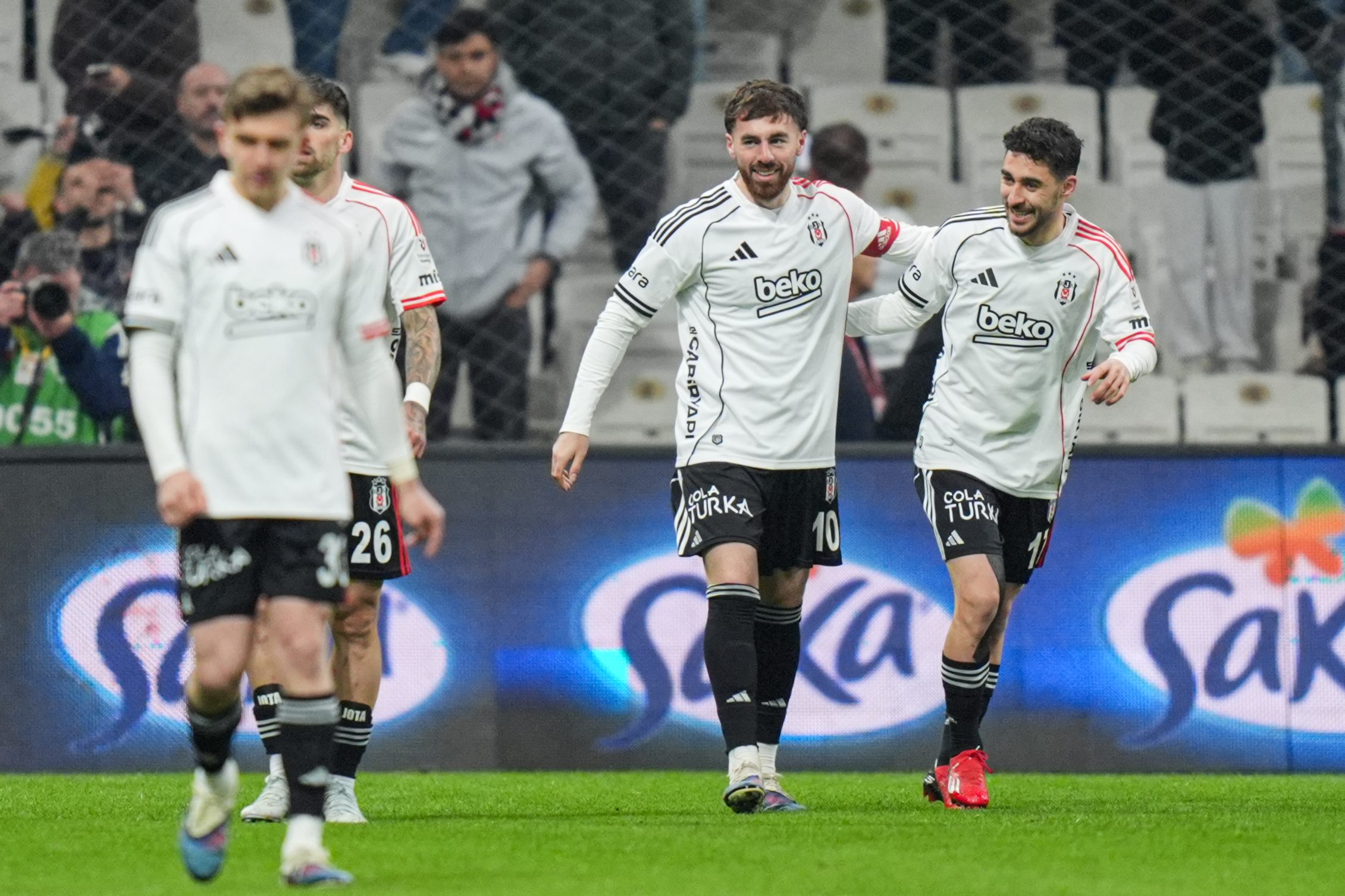 Günün spor sayfalarında, spor gündeminden en yeni gelişmeler ve transfer