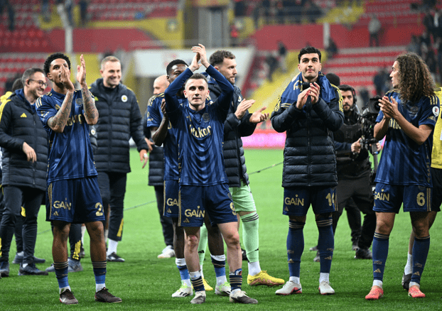 Günün spor sayfalarında, spor gündeminden en yeni gelişmeler ve transfer